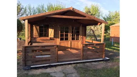Abri de jardin en bois - 4x4 m + terrasse avec balustrade et avant-toit en bois - 24 m2 - Traité