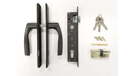 Abri de jardin en bois - 5x4 m + terrasse avec balustrade et avant-toit en bois - 30 m2